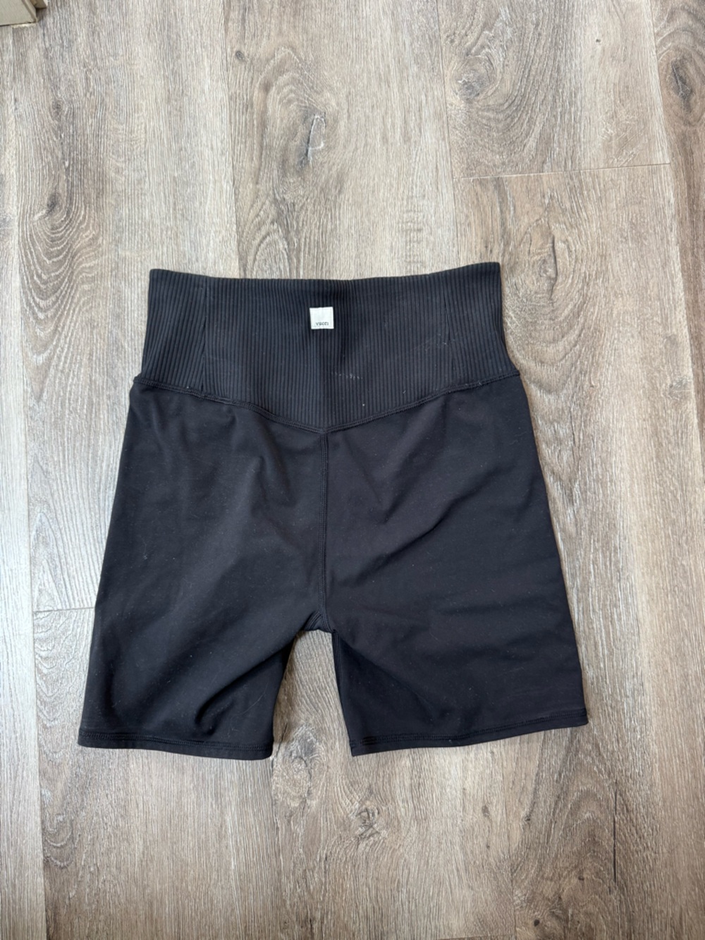 Vuori spandex shorts size small